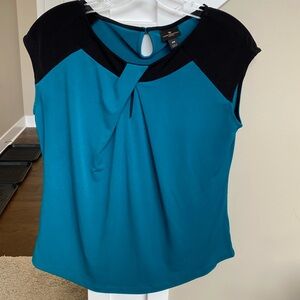 Two-tone keyho sleeveless top